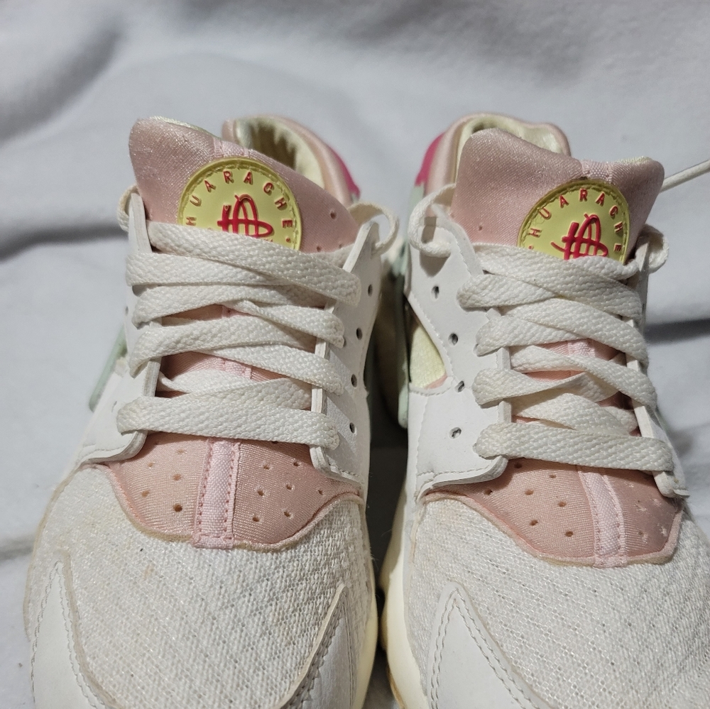 Heartache nike size 4.5 y